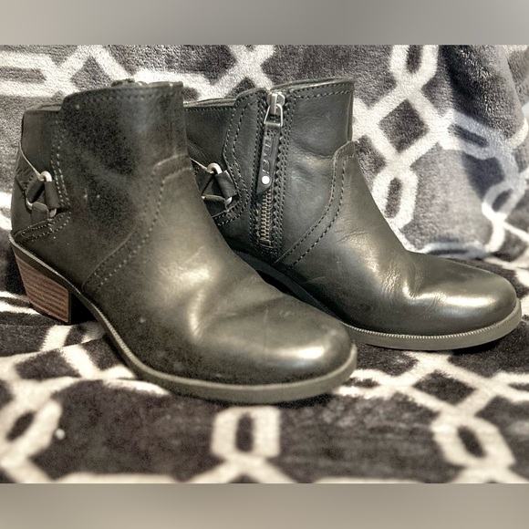 Teva Black Ankle Boot - Picture 4 of 4
